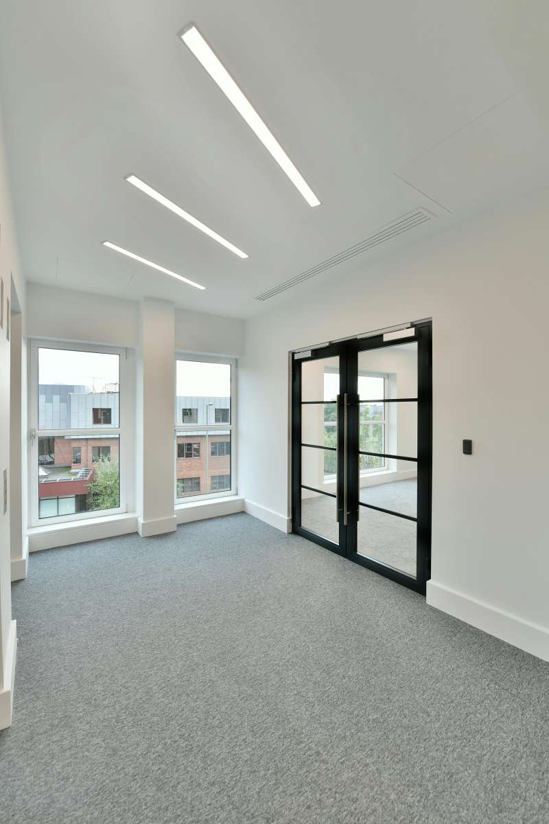 Office in Reigate - photo 3