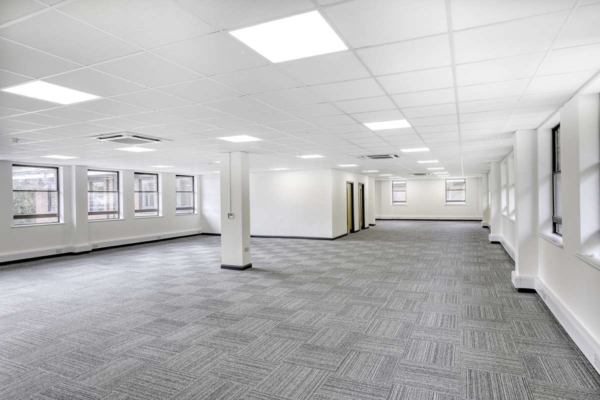 Office in Godalming - photo 2