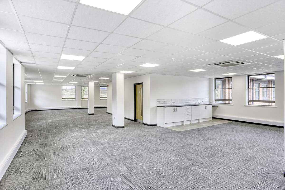 Office in Godalming - photo 3