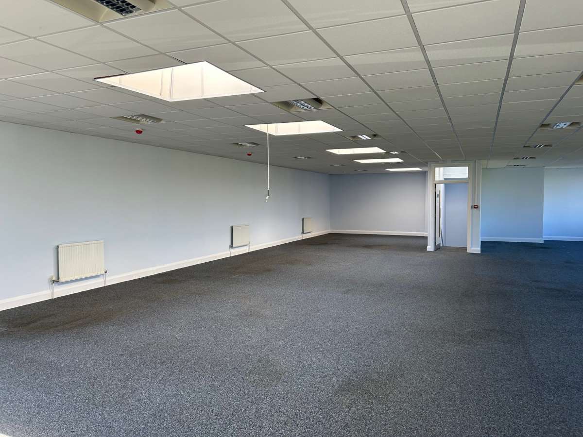 Office in Chessington - photo 4