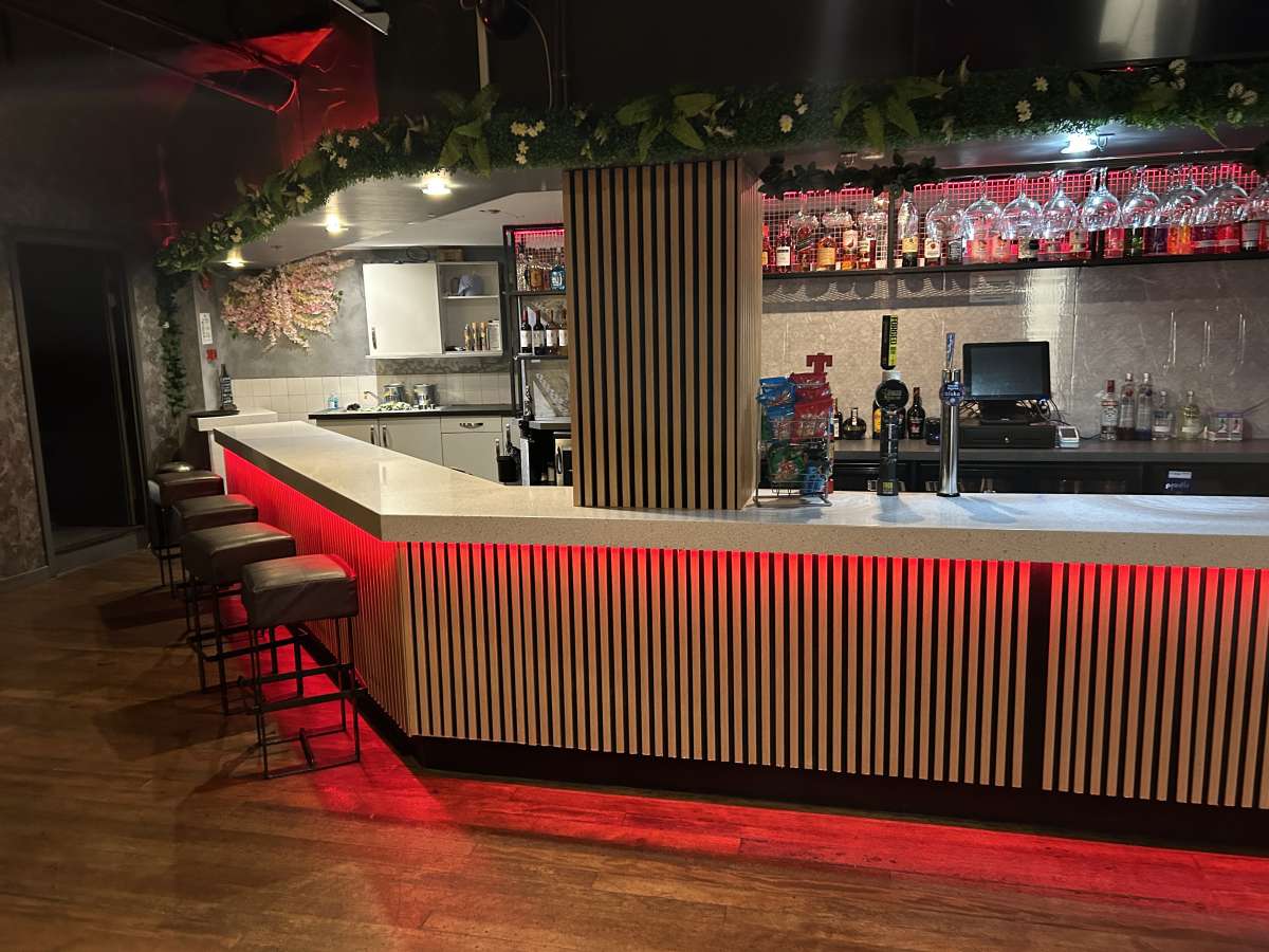 Retail/Shop in Hamilton - photo 3