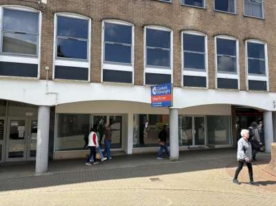 Retail/Shop in Carmarthen - photo 2