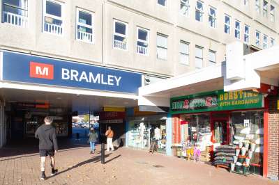 Retail/Shop in Leeds - photo 2