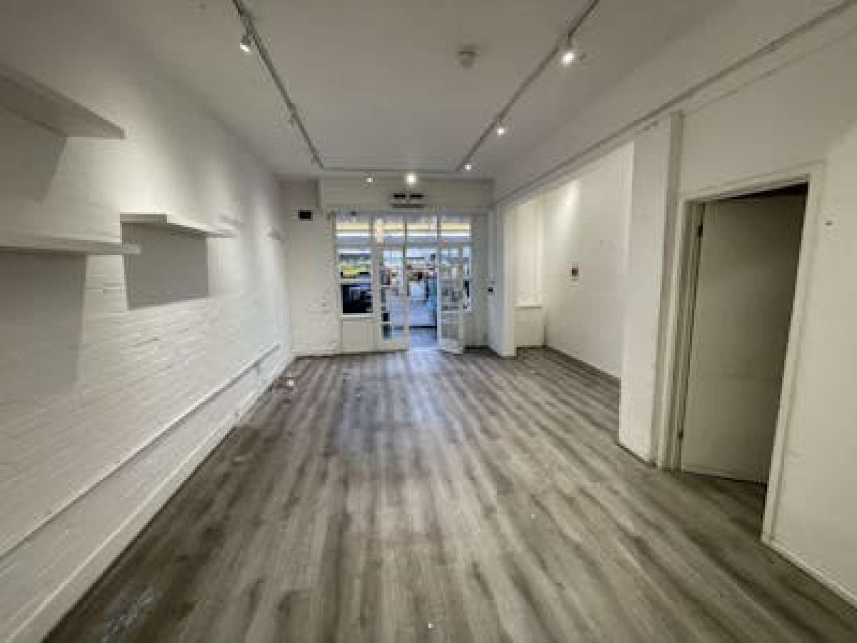 Retail/Shop in London - photo 4