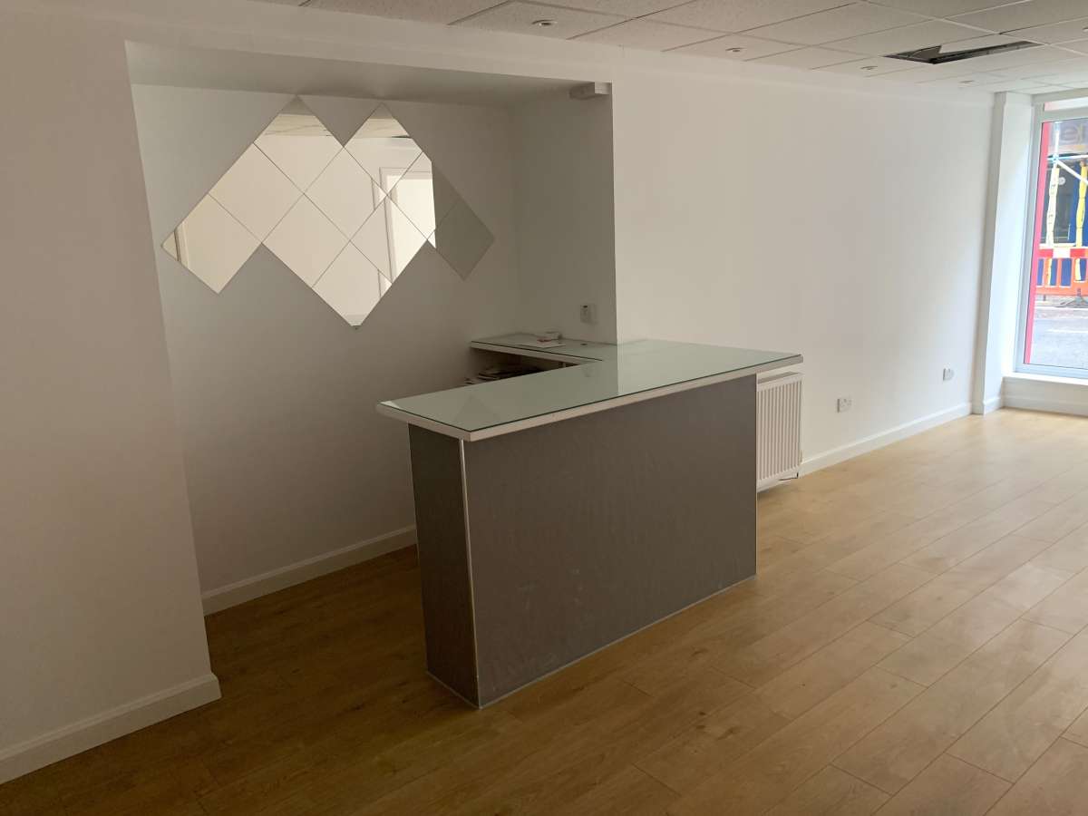 Retail/Shop in Perth - photo 3