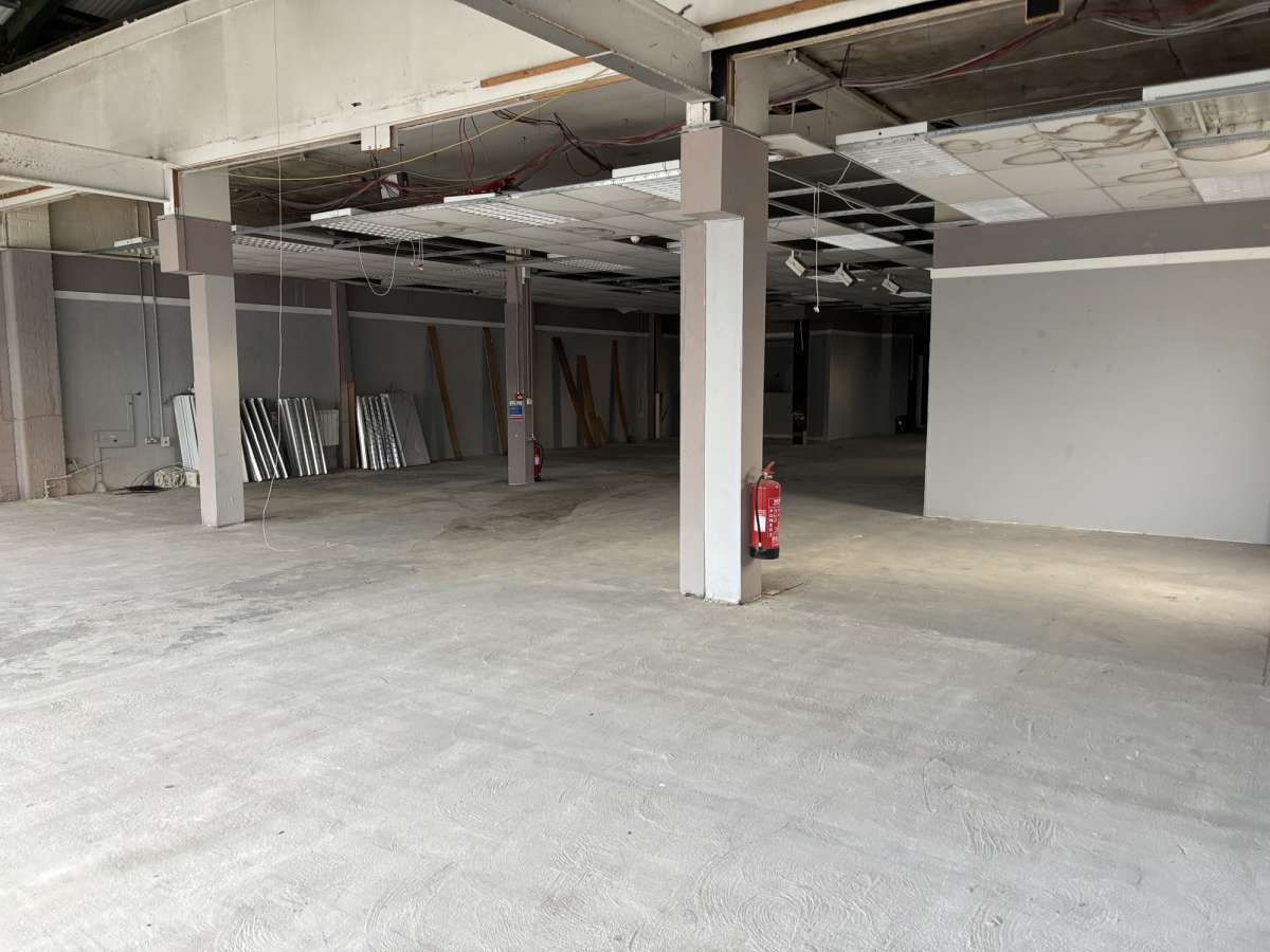 Retail/Shop in Lincoln - photo 3