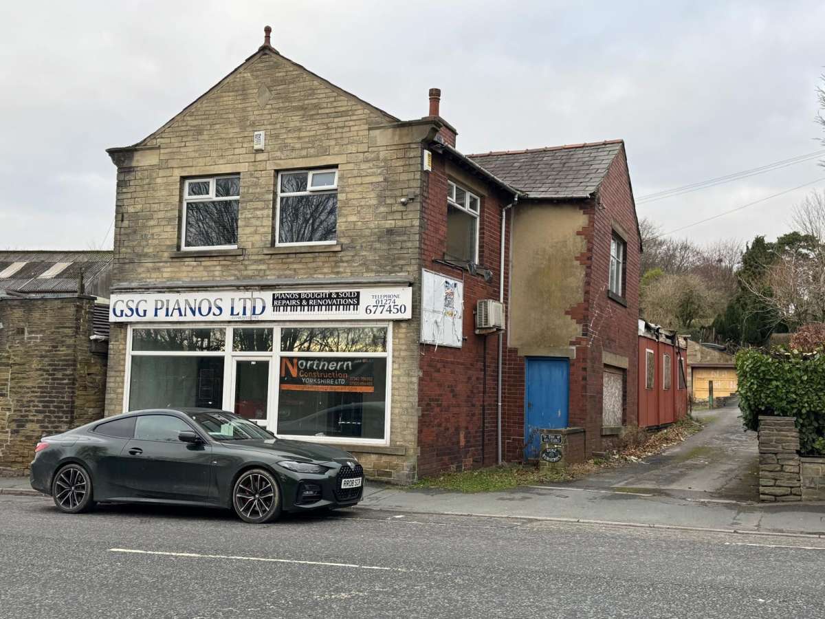 Retail/Shop in Halifax - photo 4