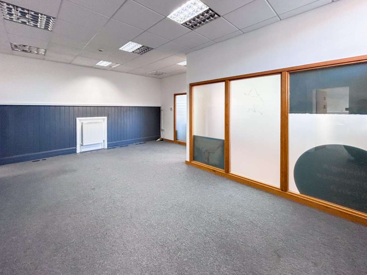 Retail/Shop in Bournemouth - photo 4