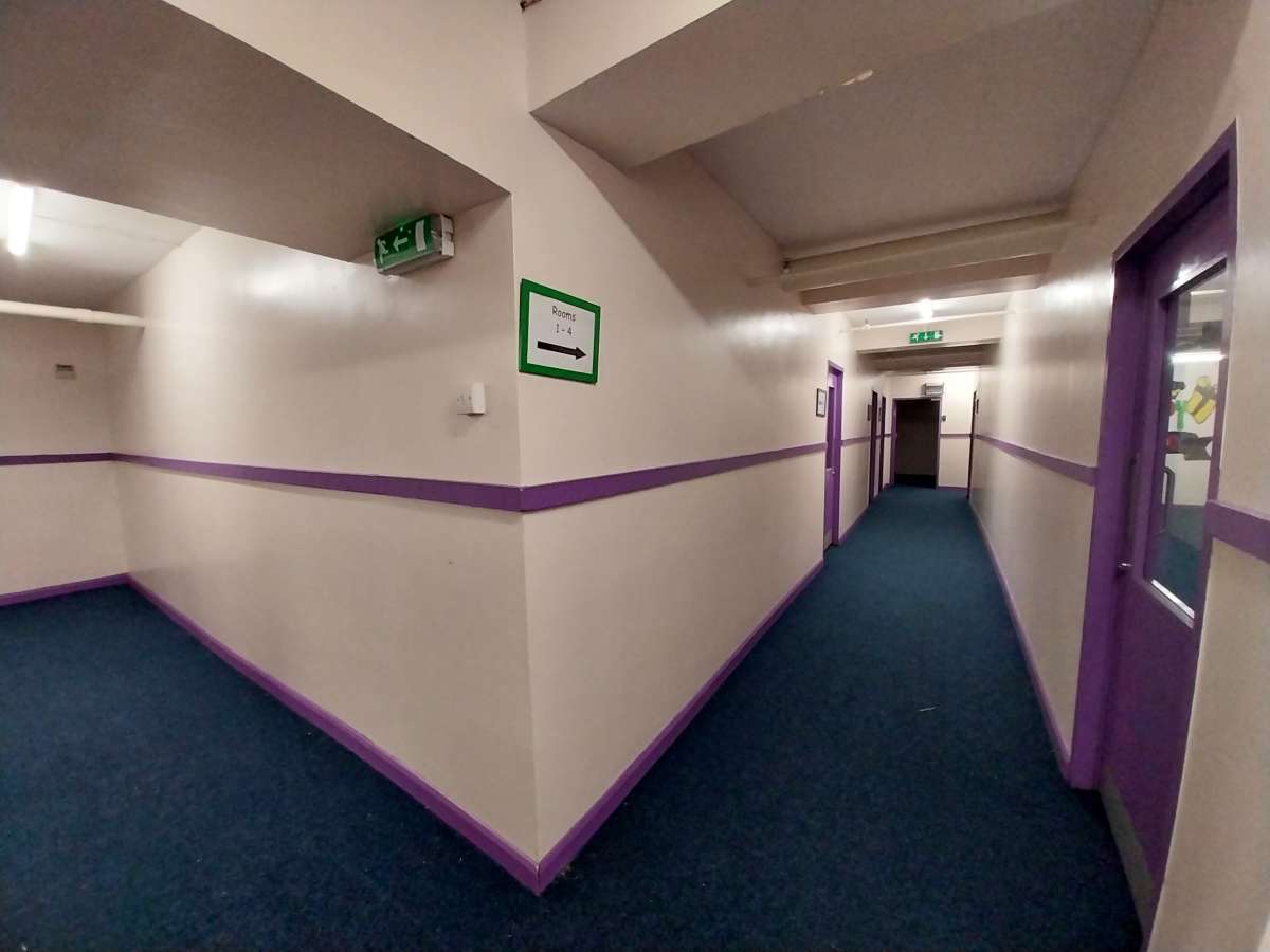 Retail/Shop in Bradford - photo 4