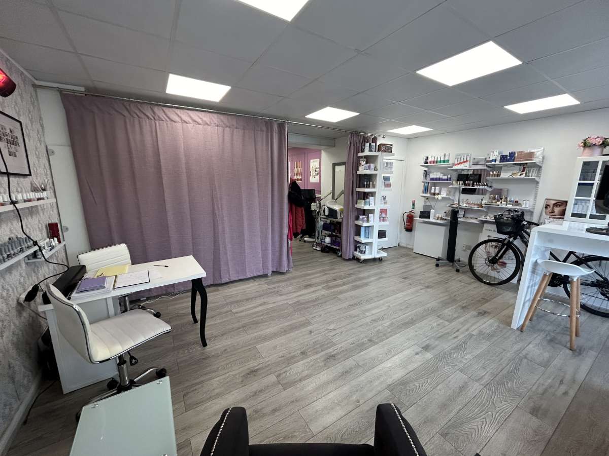 Retail/Shop in Sale - photo 2