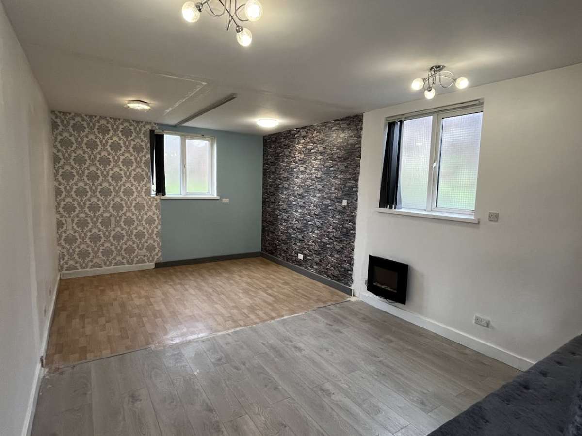 Retail/Shop in Stanmore - photo 2