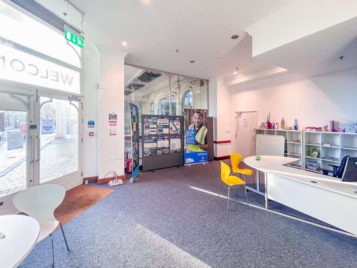 Retail/Shop in Bournemouth - photo 2