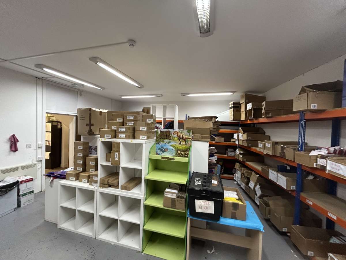 Retail/Shop in Banstead - photo 2