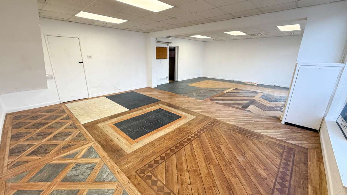 Retail/Shop in Beeston - photo 4