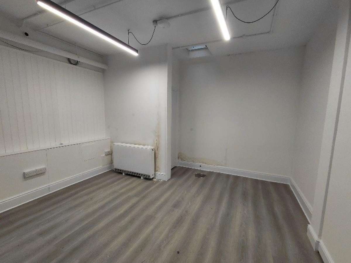 Retail/Shop in Brighton - photo 3