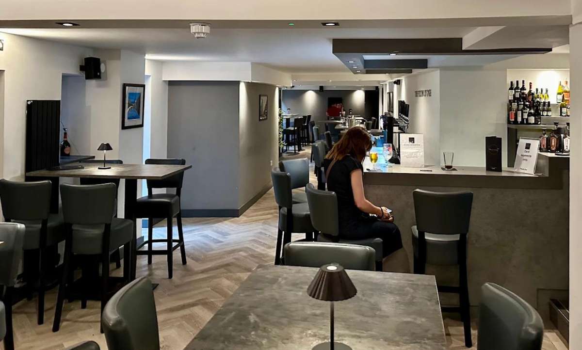 Retail/Shop in Wakefield - photo 2