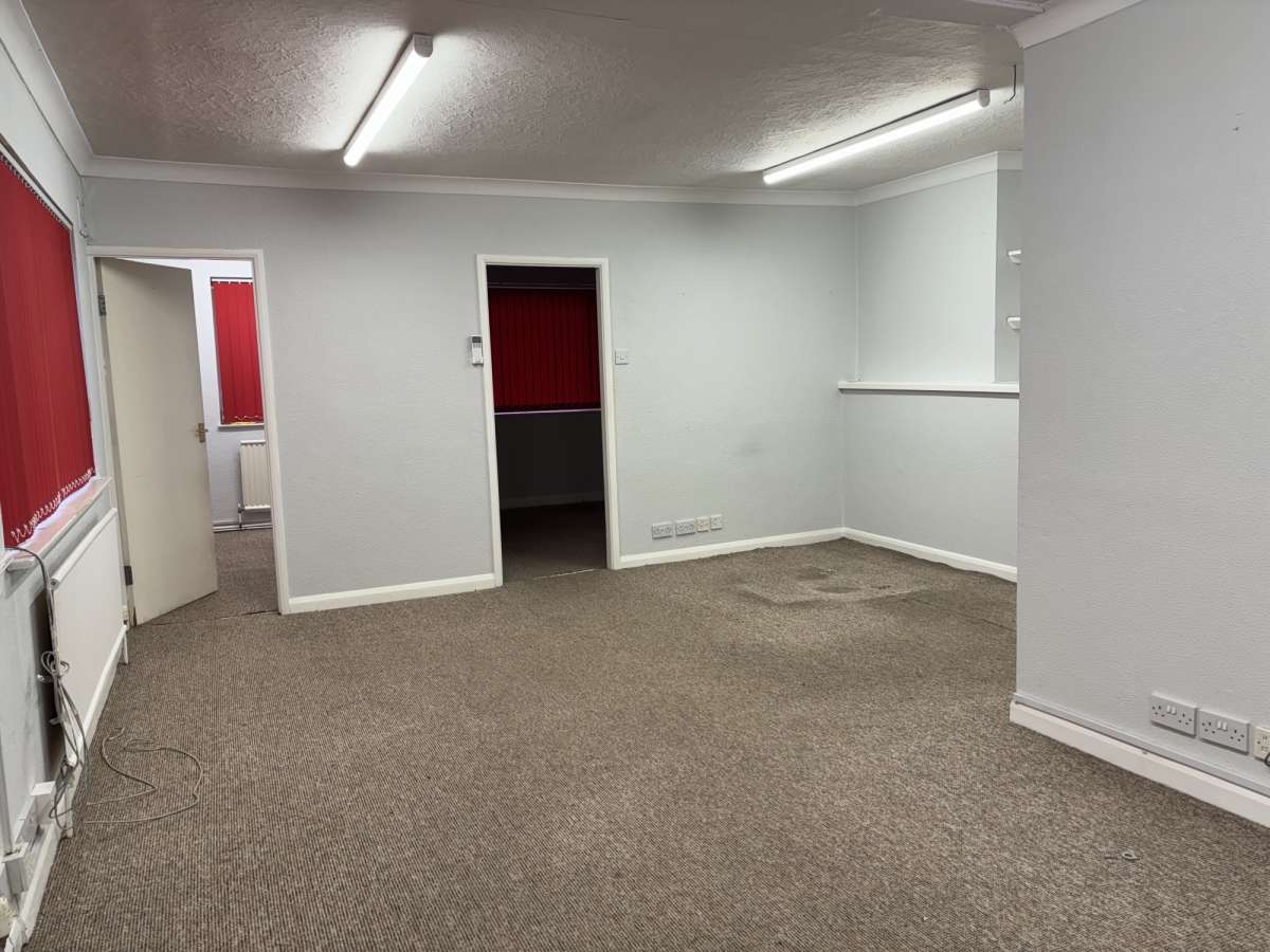 Retail/Shop in Lincoln - photo 4