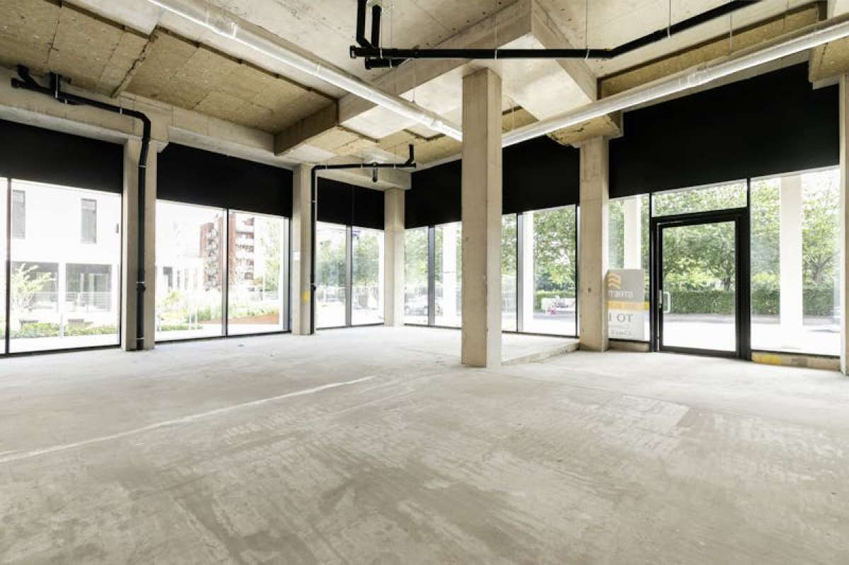 Retail/Shop in Leyton - photo 2