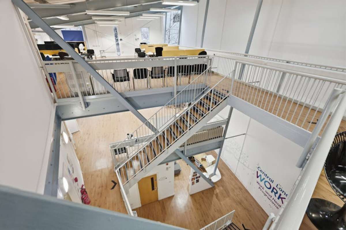 Retail/Shop in London - photo 4