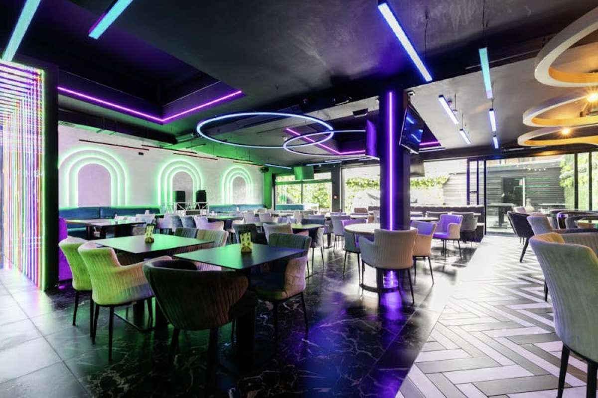 Retail/Shop in Leyton - photo 2