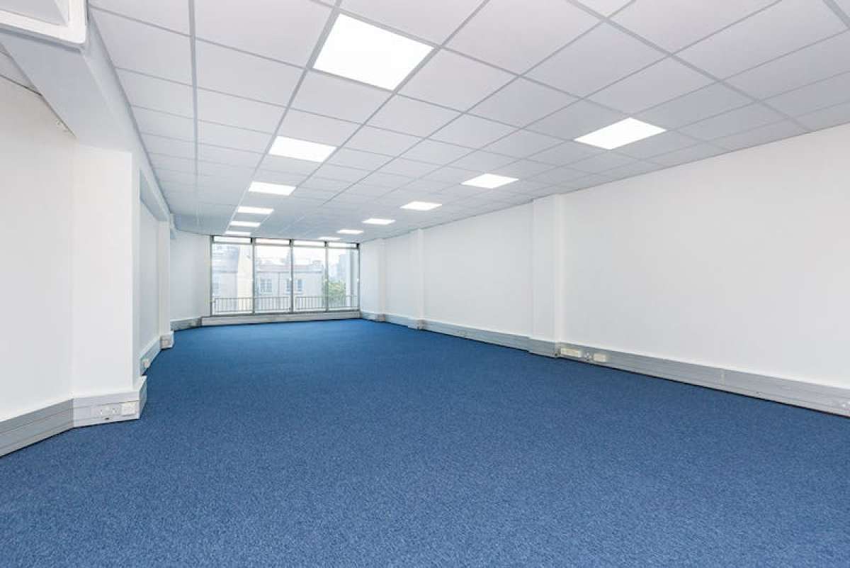 Retail/Shop in London - photo 3