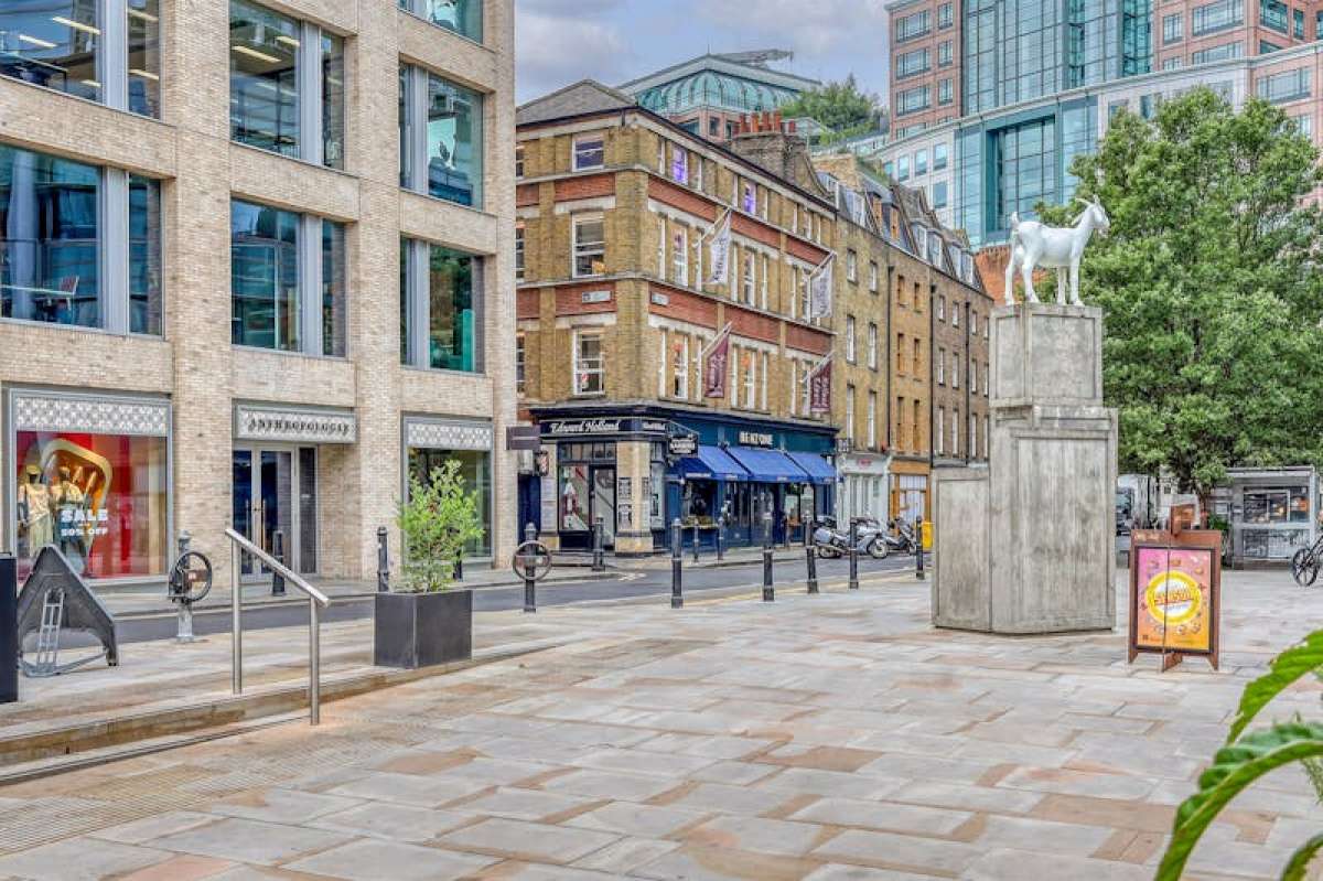 Retail/Shop in London - photo 2