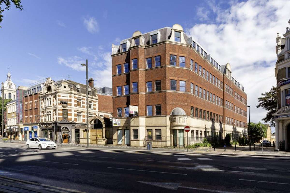 Retail/Shop in Stratford - photo 2