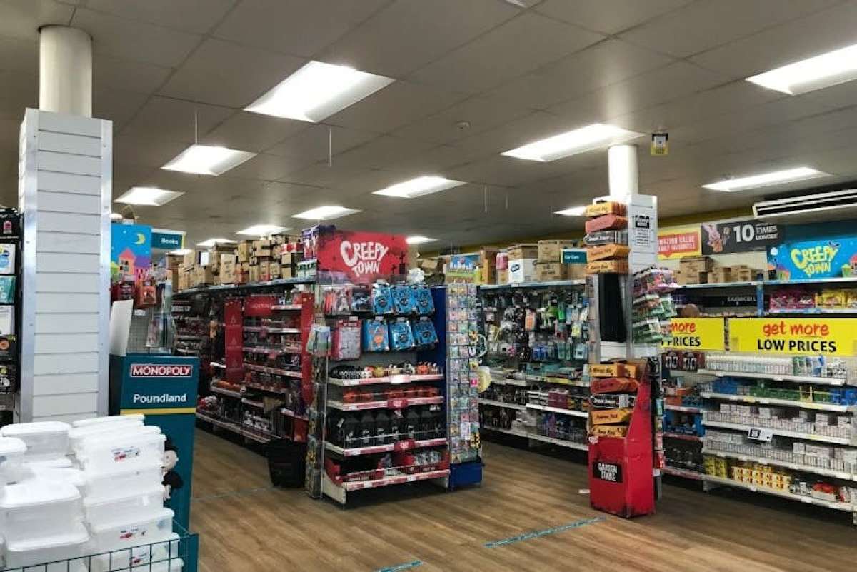 Retail/Shop in London - photo 2