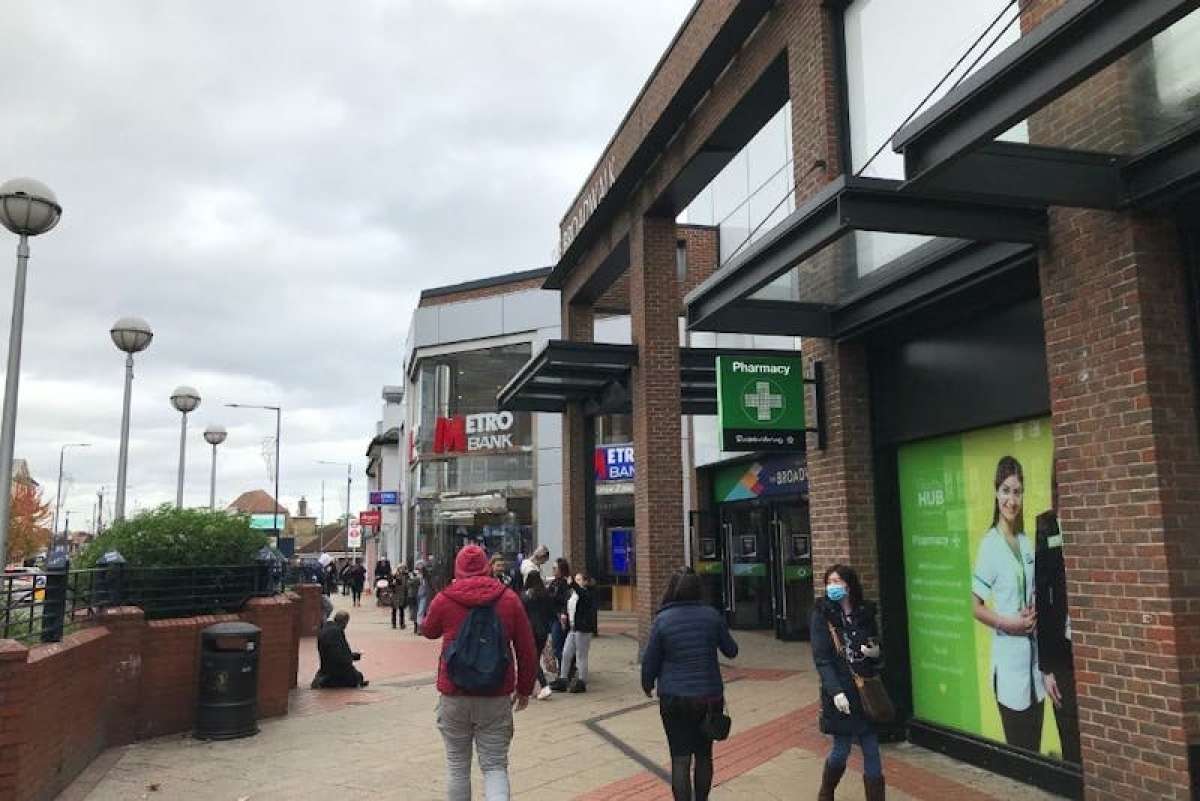 Retail/Shop in London - photo 4