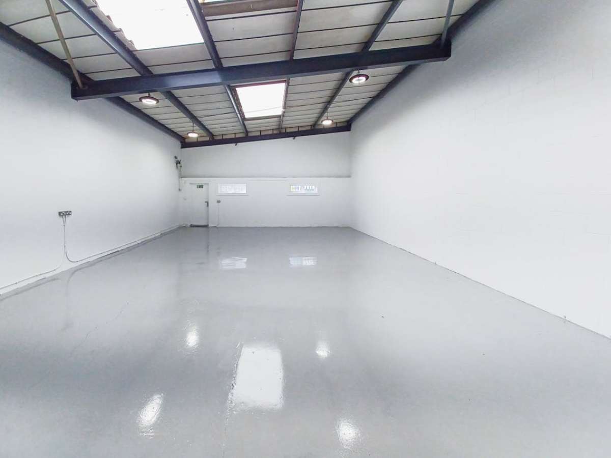 Retail/Shop in Bournemouth - photo 4