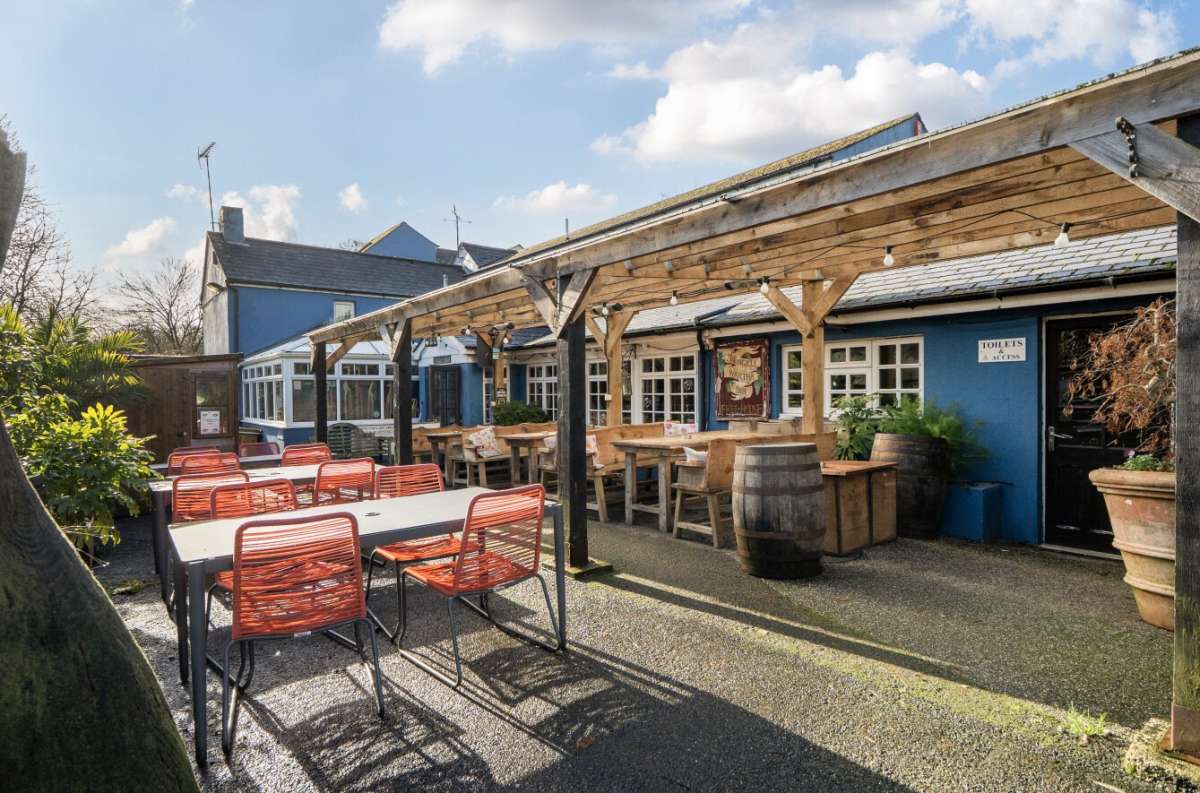 Retail/Shop in Falmouth - photo 2