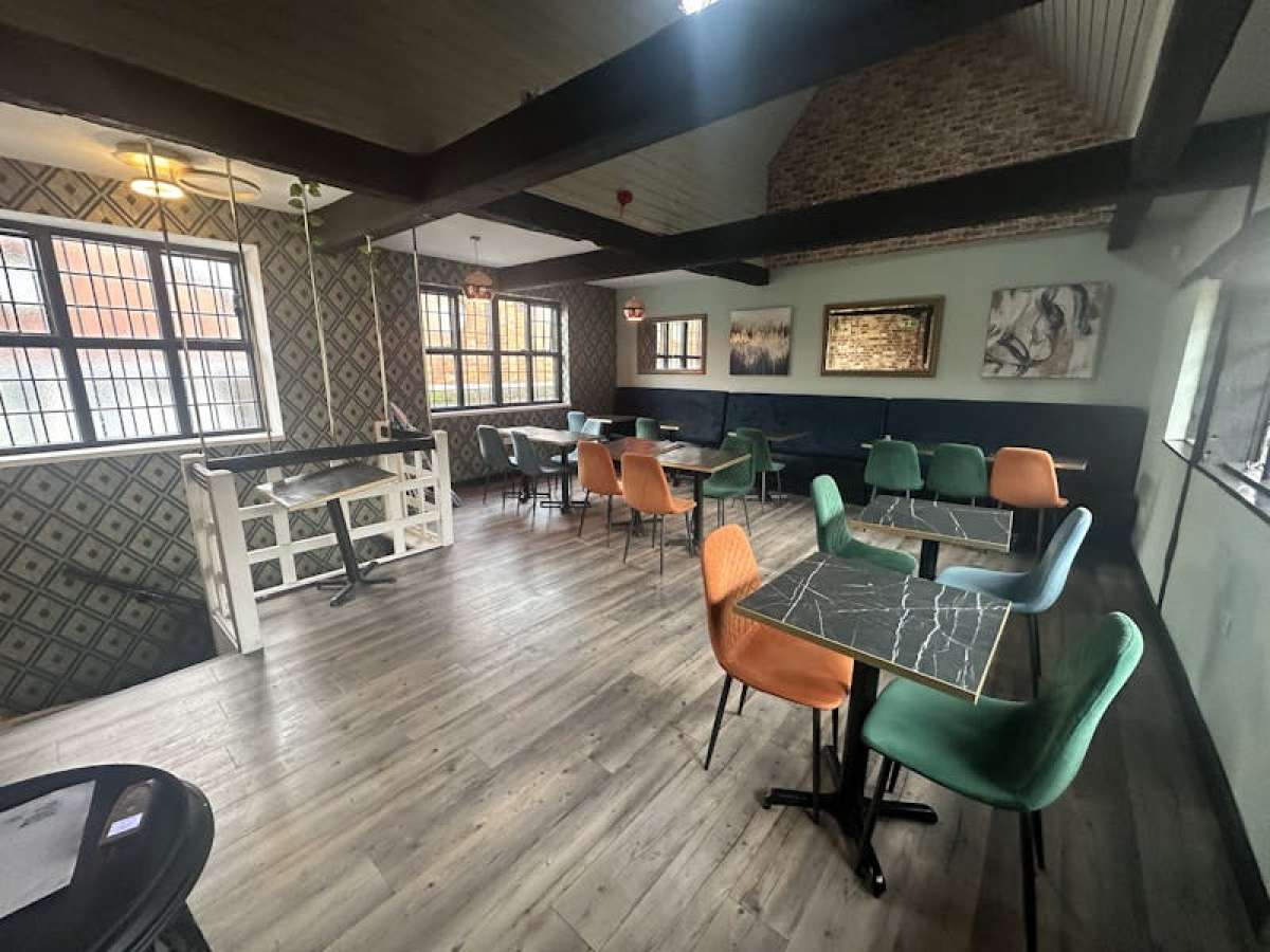 Retail/Shop in Farnham - photo 3