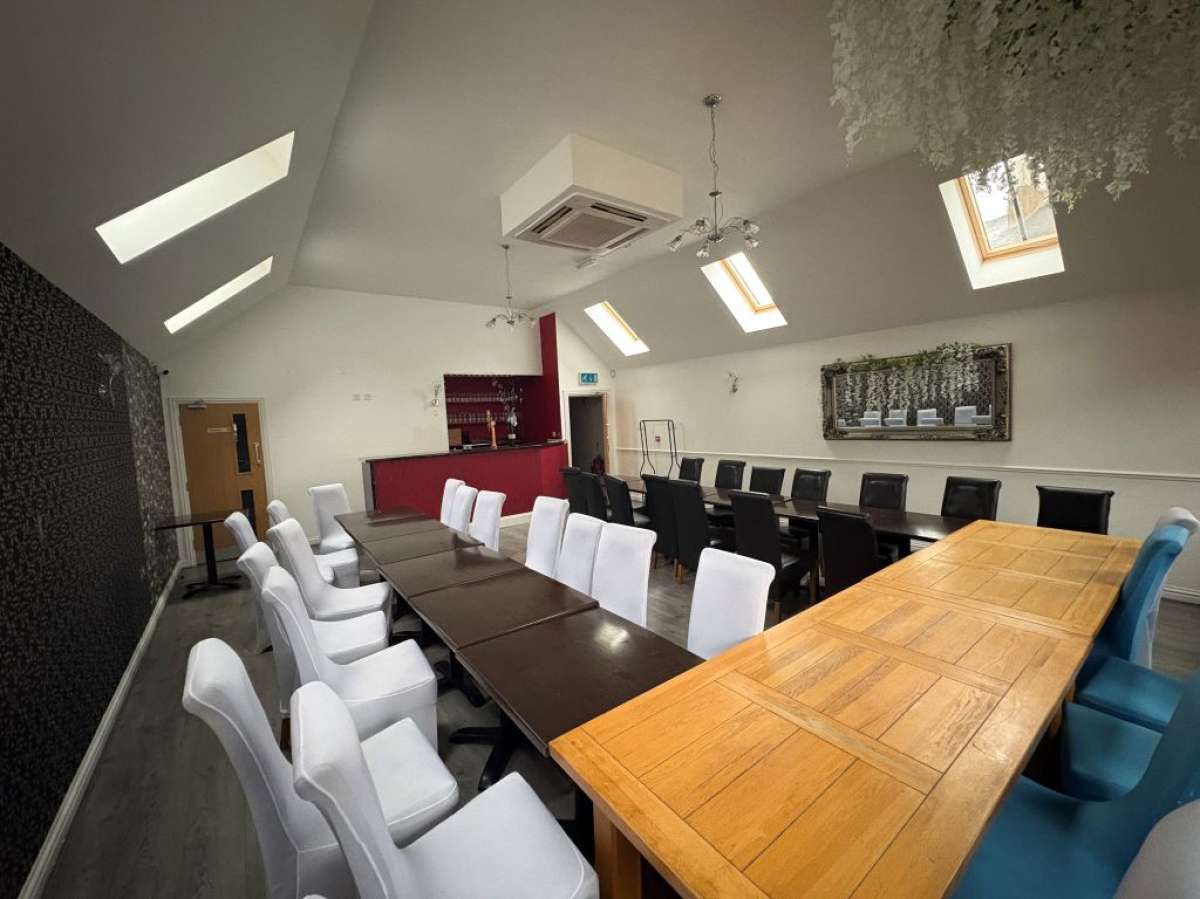 Retail/Shop in Wolverhampton - photo 2