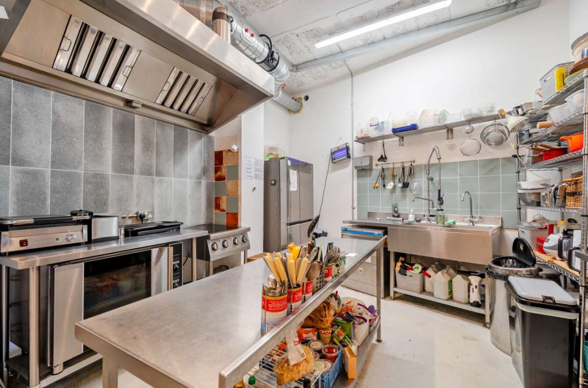 Retail/Shop in Truro - photo 4