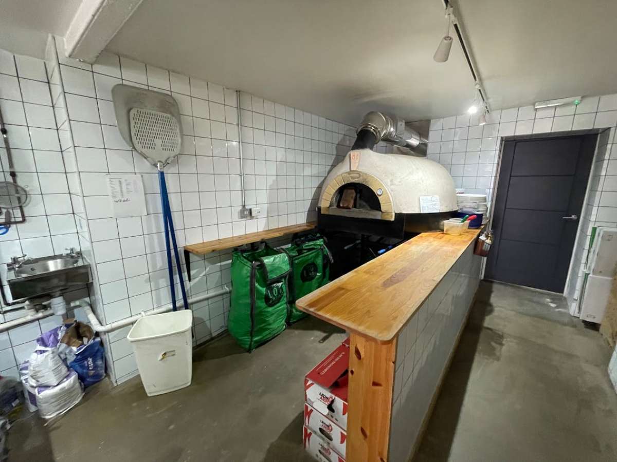 Retail/Shop in Bournemouth - photo 3