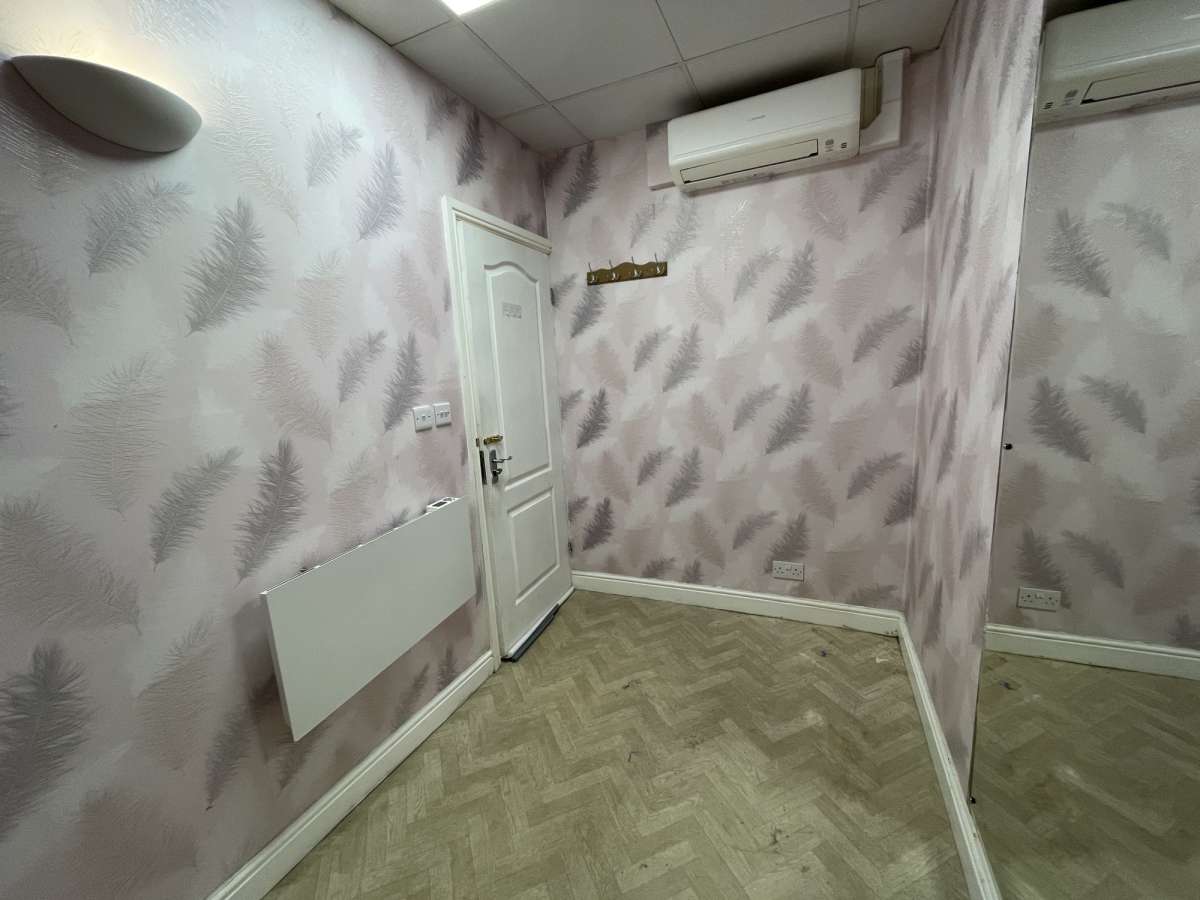 Retail/Shop in Bury St. Edmunds - photo 2