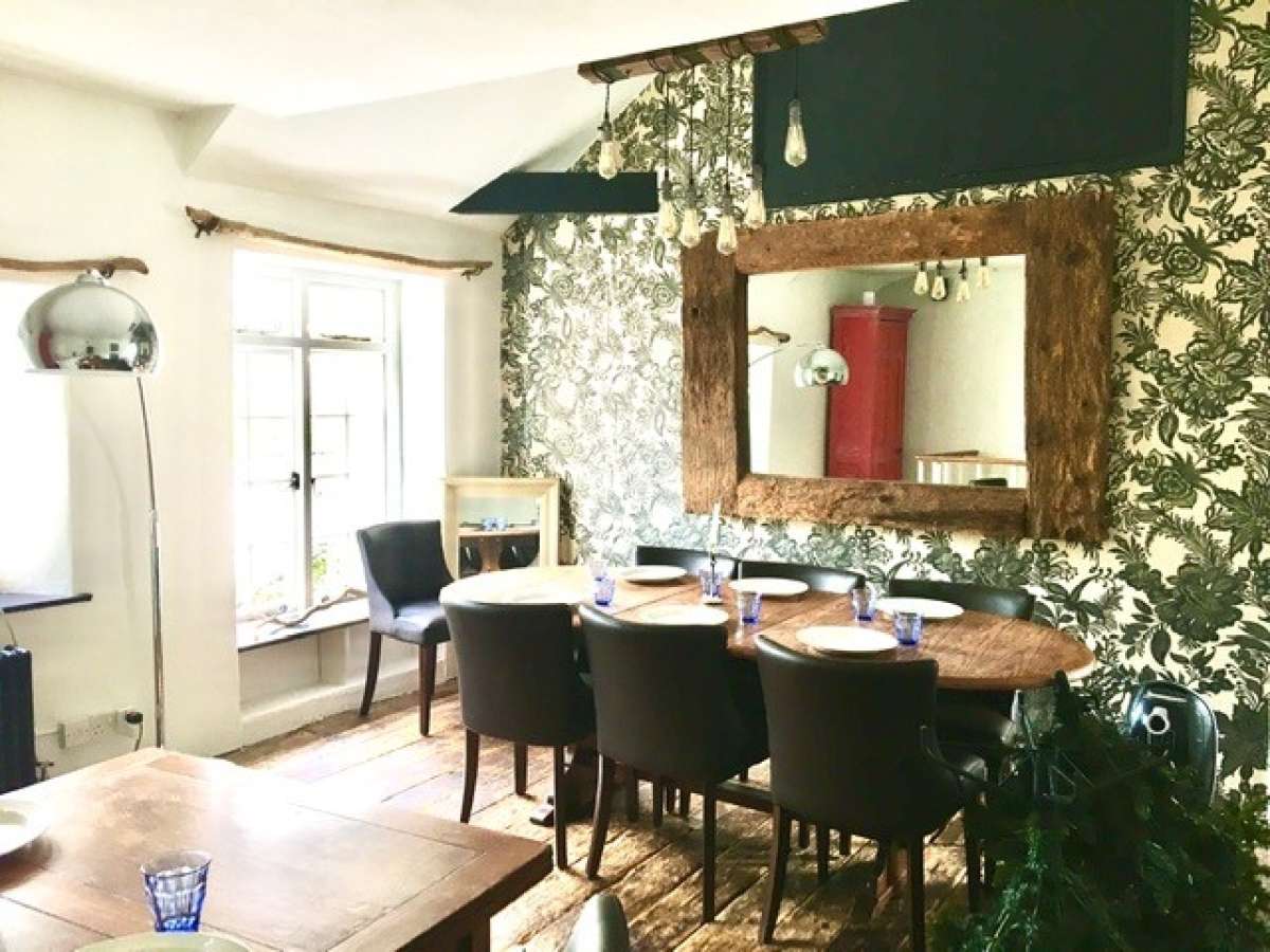 Retail/Shop in Kingsbridge - photo 3