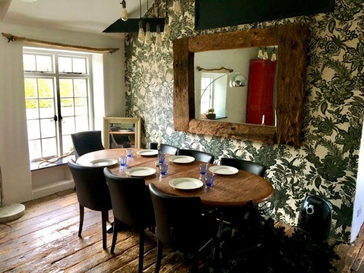 Retail/Shop in Kingsbridge - photo 4