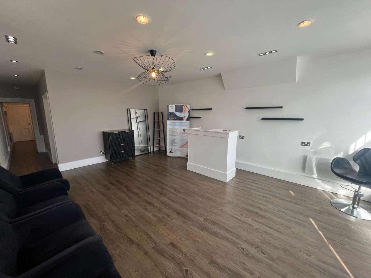 Retail/Shop in Hugglescote - photo 2