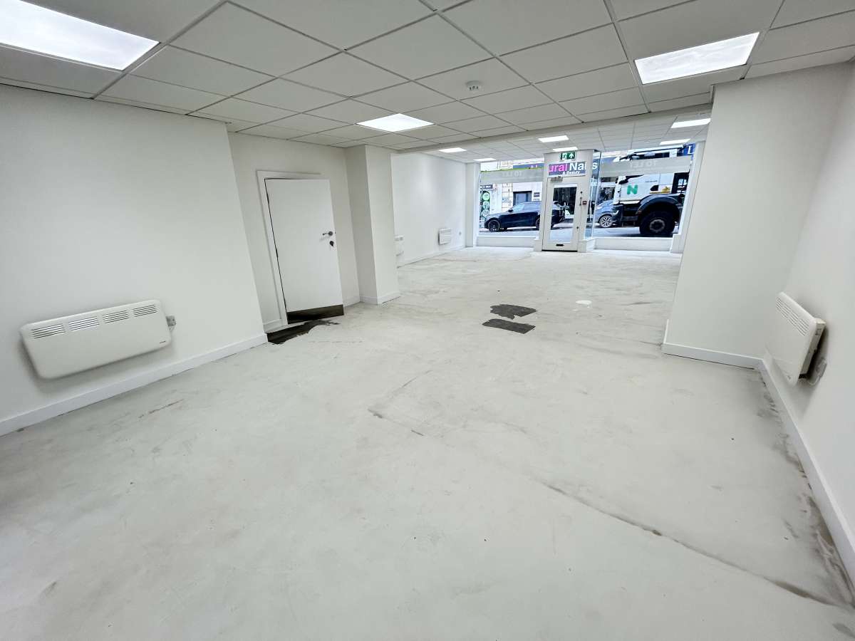 Retail/Shop in Malvern - photo 4