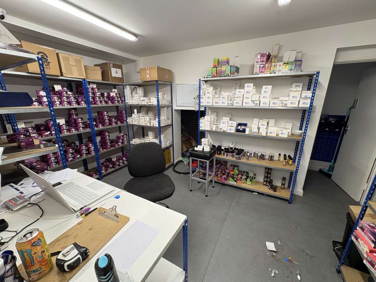 Retail/Shop in Eastleigh - photo 3