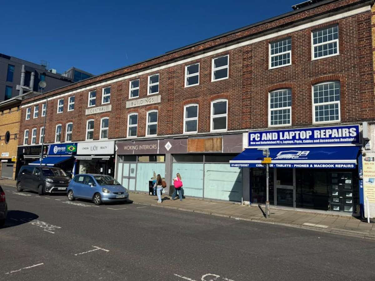 Retail/Shop in Woking - photo 3