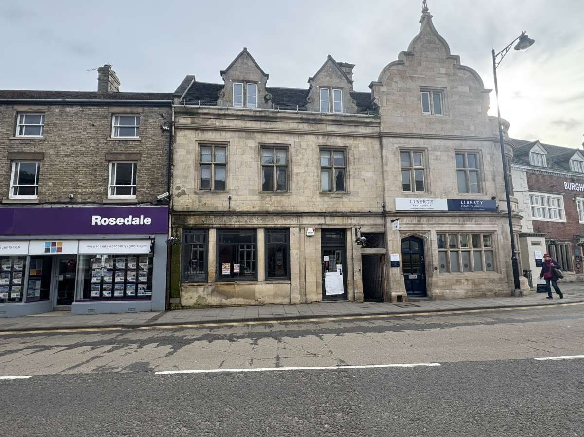 Retail/Shop in Bourne - photo 2
