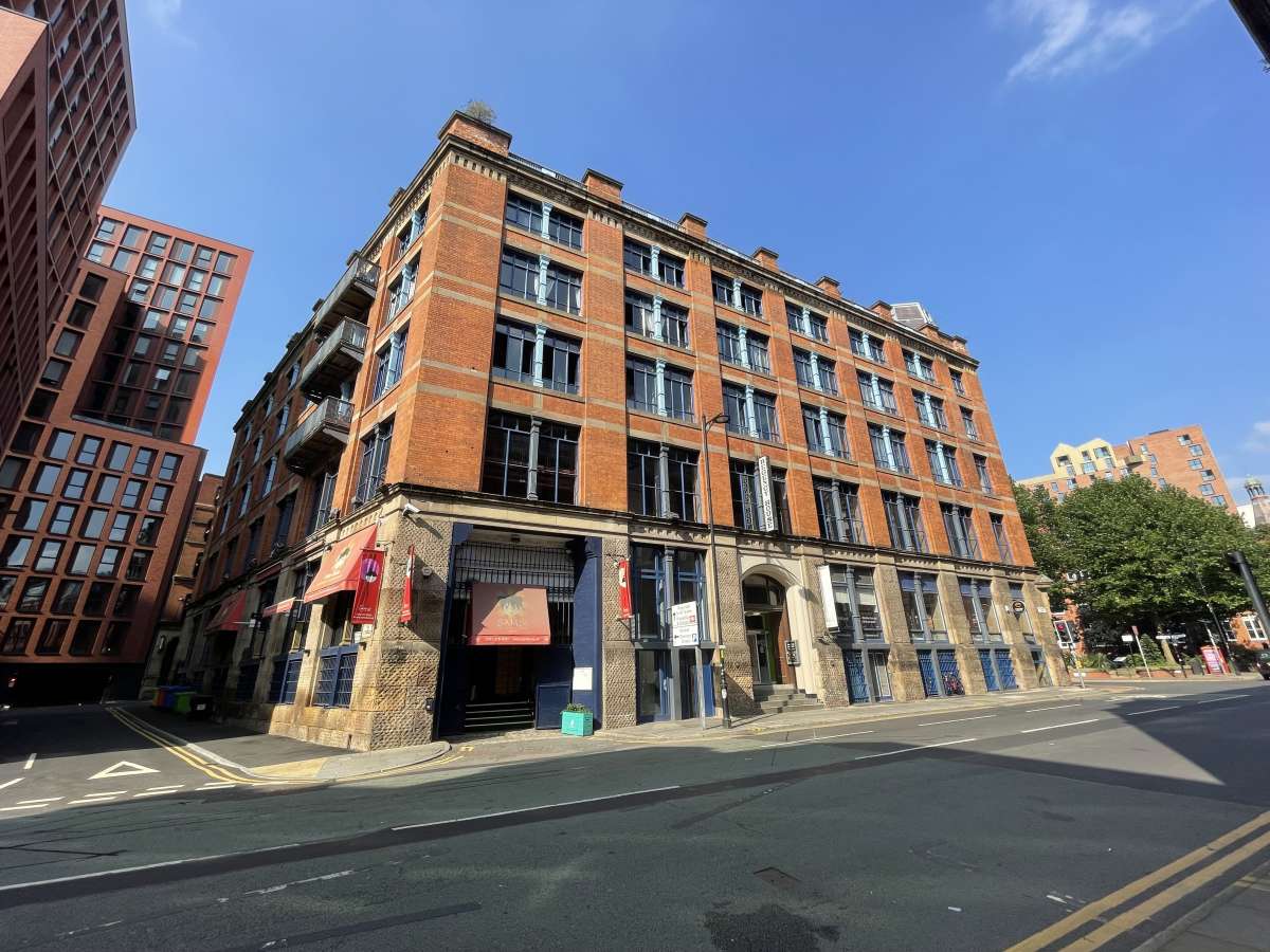 Retail/Shop in Manchester - photo 2