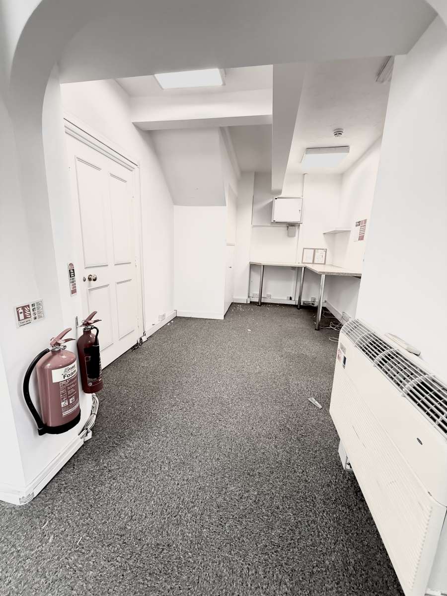 Retail/Shop in Trowbridge - photo 4
