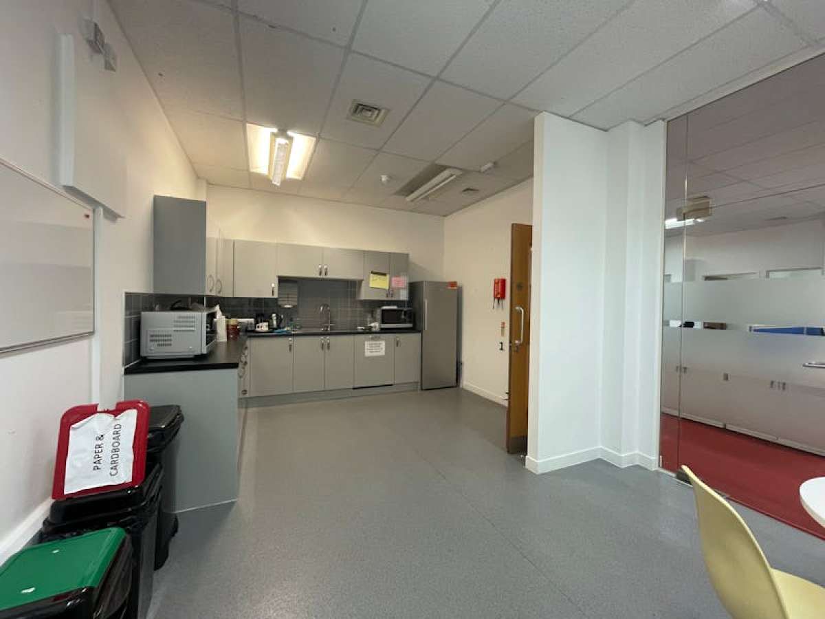 Retail/Shop in Kentish Town - photo 4