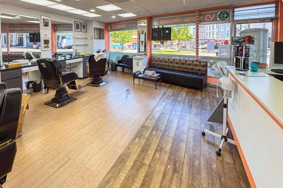 Retail/Shop in Bournemouth - photo 2