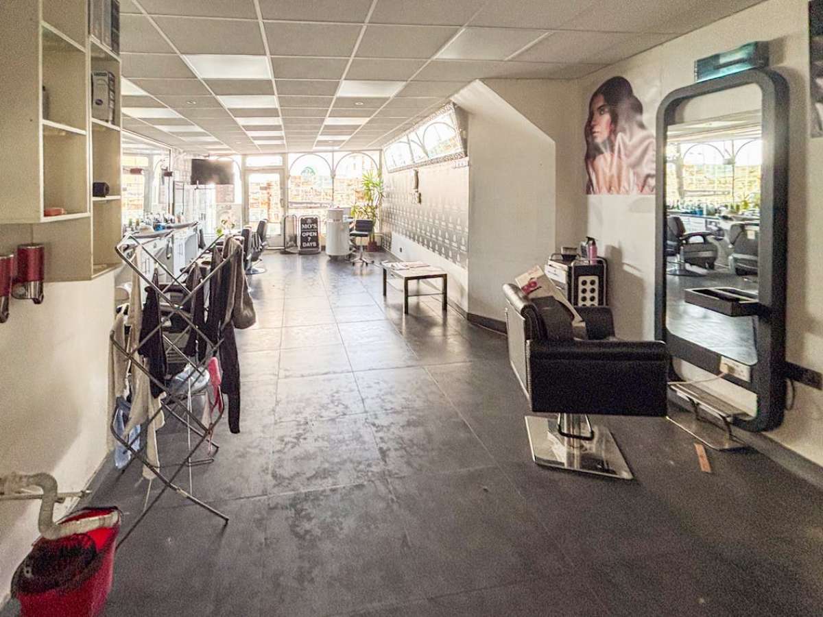 Retail/Shop in Bournemouth - photo 3