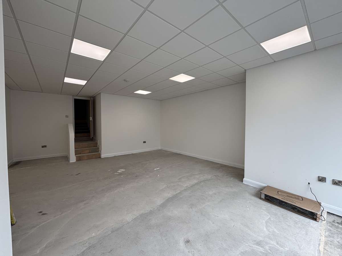 Retail/Shop in Sowerby Bridge - photo 2