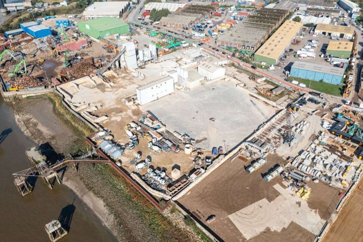 Storage in Barking - photo 2